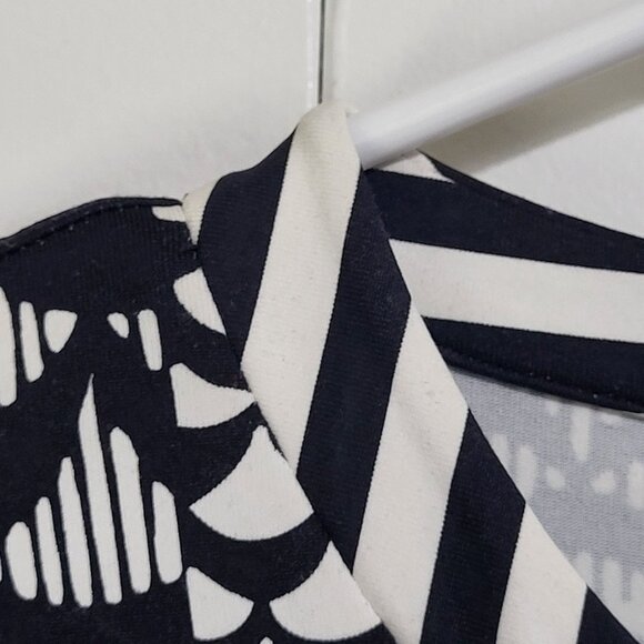 J. McLaughlin Womens SZ M Catalina Cloth Geometric Print Black White Tunic Top - Picture 6 of 9